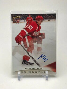 PAVEL DATSYUK SIGNED UPPER DECK CANVAS HOCKEY CARD (2011-12)